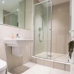 Flat With Balcony - Sleeps 14 - Views Apartment *