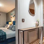 Flat With Balcony - Sleeps 14 - Views