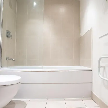 Flat With Balcony - Sleeps 14 - Views