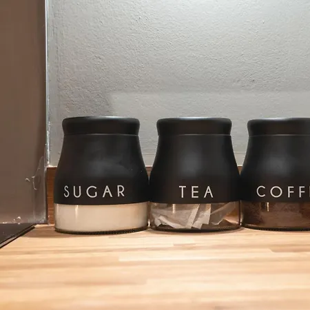 Flat With Balcony - Sleeps 14 - Views Лідс