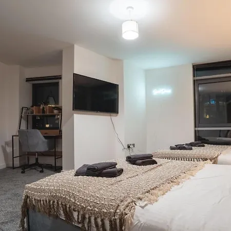 Flat With Balcony - Sleeps 14 - Views