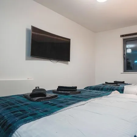 דירה Flat With Balcony - Sleeps 14 - Views *