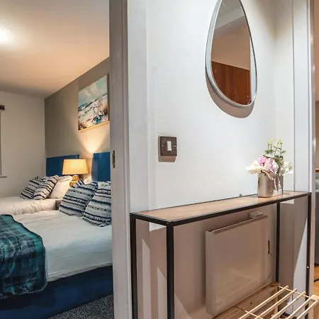 Flat With Balcony - Sleeps 14 - Views