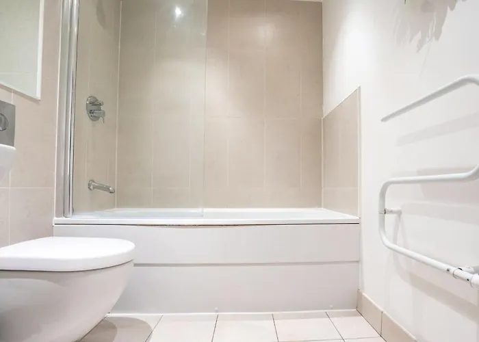 Flat With Balcony - Sleeps 14 - Views