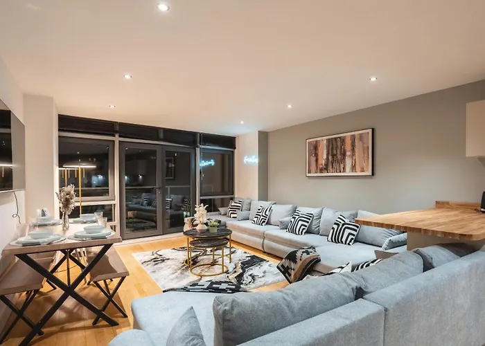 Flat With Balcony - Sleeps 14 - Views