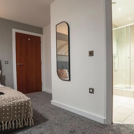 公寓 Flat With Balcony - Sleeps 14 - Views 利兹