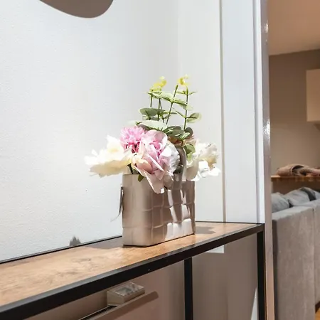 公寓 Flat With Balcony - Sleeps 14 - Views *