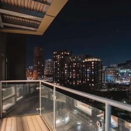 Flat With Balcony - Sleeps 14 - Views *