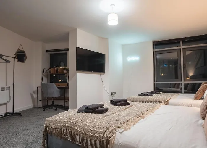 Flat With Balcony - Sleeps 14 - Views