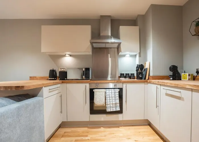 Flat With Balcony - Sleeps 14 - Views 아파트