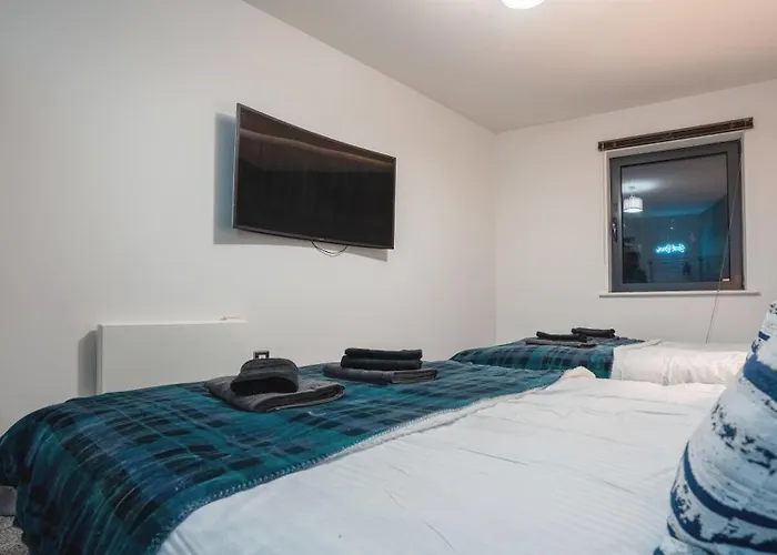 아파트 Flat With Balcony - Sleeps 14 - Views *