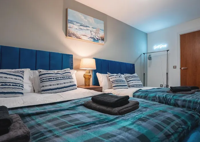 Flat With Balcony - Sleeps 14 - Views 利兹