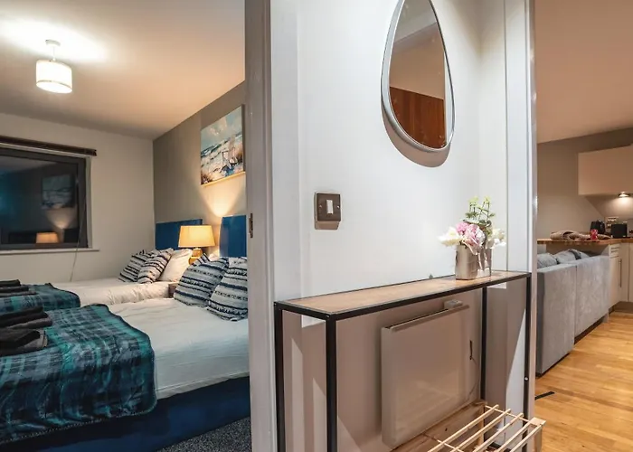 Flat With Balcony - Sleeps 14 - Views