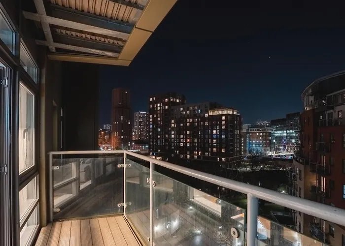 Flat With Balcony - Sleeps 14 - Views *