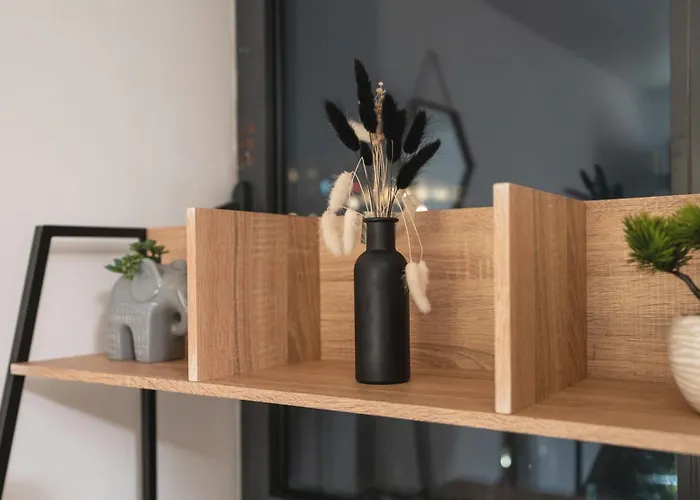 Flat With Balcony - Sleeps 14 - Views